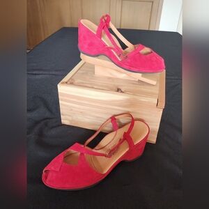 L'Amour des Pieds red suede wedge size 9
